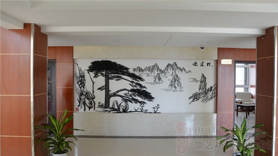 已经安装完毕的迎客松铁画