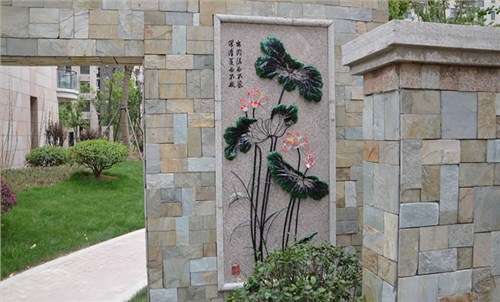 小区园林景观——汇成名郡小区大门装饰铁画《冬梅》《夏荷》