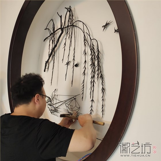 正在安装别墅装饰山水铁画1
