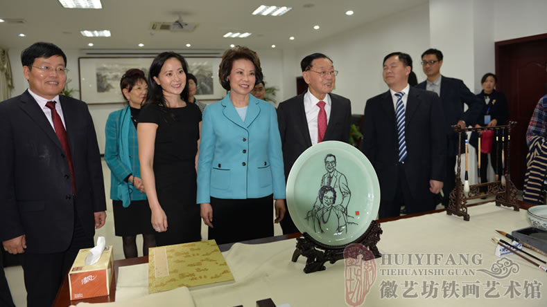 徽艺坊为来安县人物馆定制的赵小兰父母人物肖像铁画