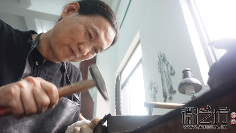 叶合在工作中