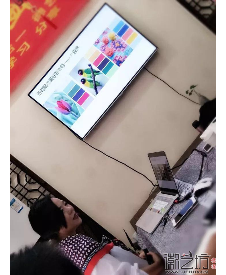 走进色彩韩会玲老师在徽艺坊 (1)