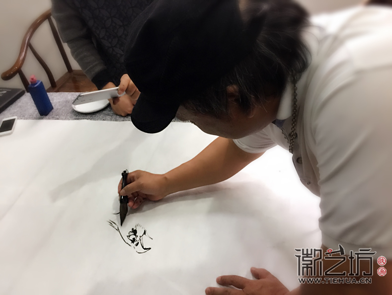 谢克谦老师在画鹰2
