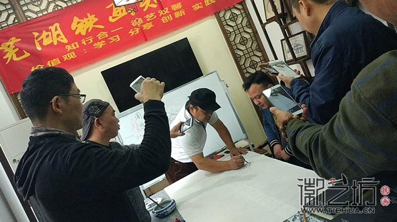 谢克谦老师在画鹰1