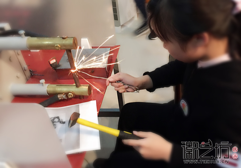 镜湖小学真容国学堂铁画第二课 (8)