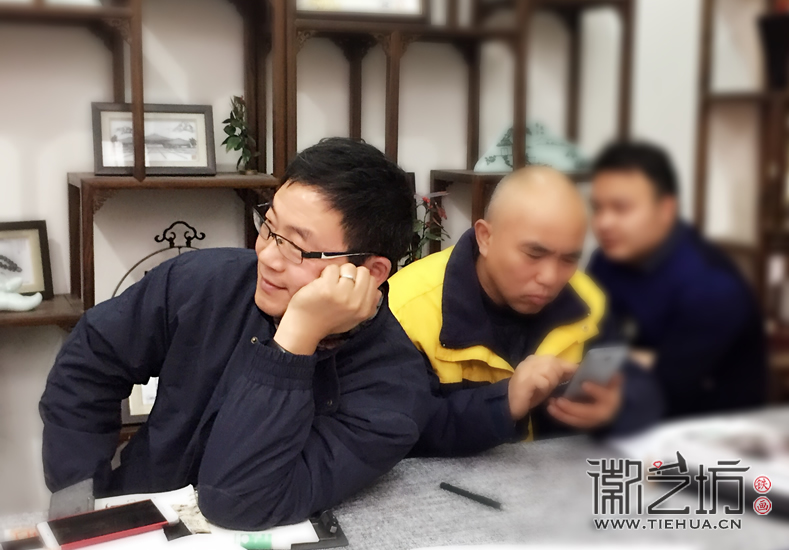 徽艺坊铁画艺人走进风格色彩 (25)