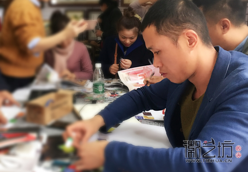 徽艺坊铁画艺人走进风格色彩 (49)