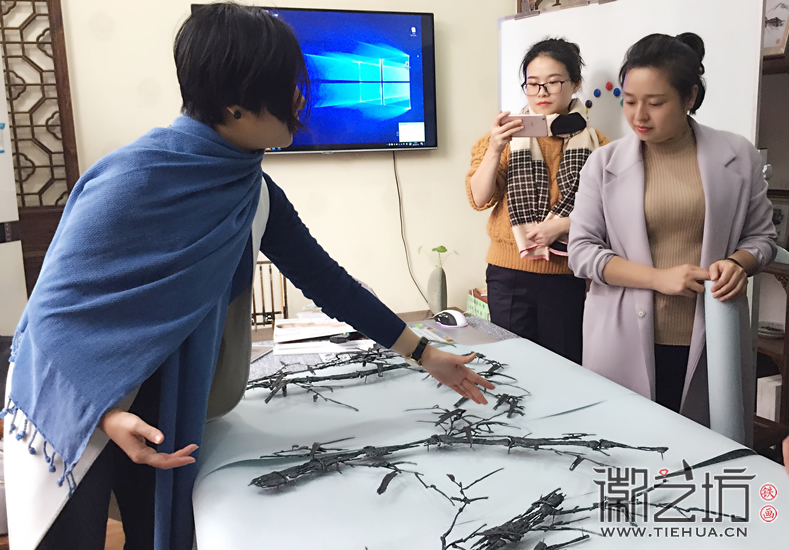 徽艺坊铁画艺人走进风格色彩 (57)