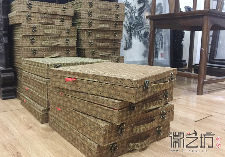 工商银行芜湖分行赠退休职工纪念礼品铁画 (2)