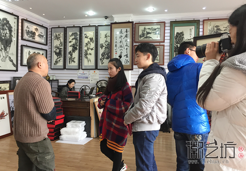 徽艺坊接待中国人民大学学子前来社会实践 (3)
