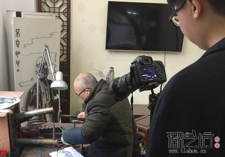 合肥工业大学学子徽艺坊探究铁画 (1)