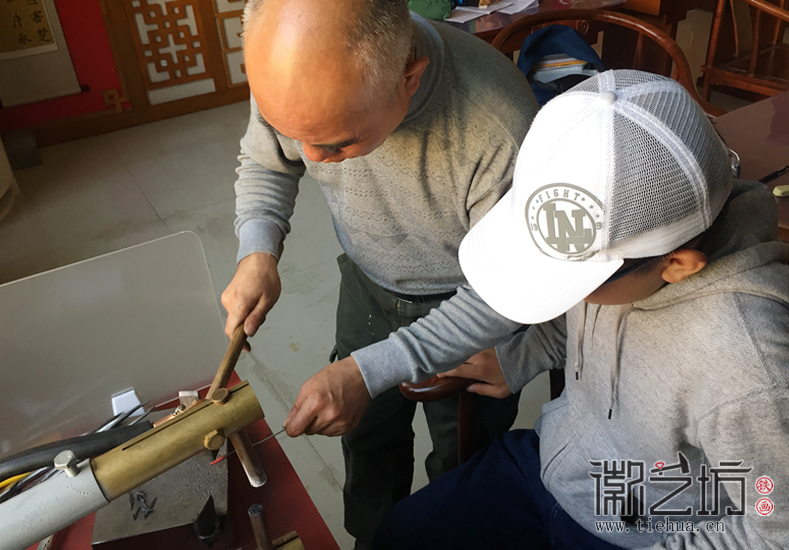再次走进镜湖小学真容国学堂铁画课3