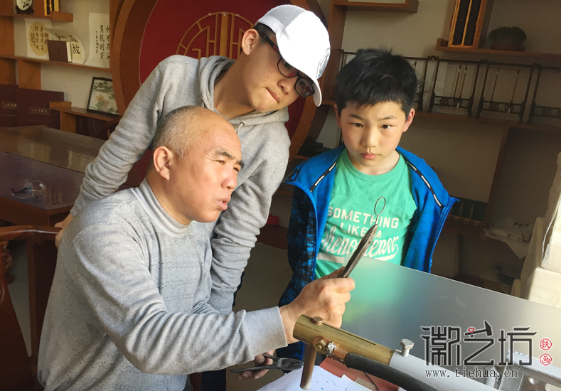 再次走进镜湖小学真容国学堂铁画课17