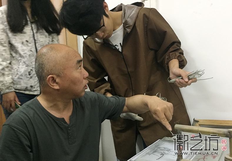 徽艺坊魏民春开启安师大铁画实践课 (4)