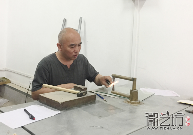 徽艺坊魏民春开启安师大铁画实践课 (12)