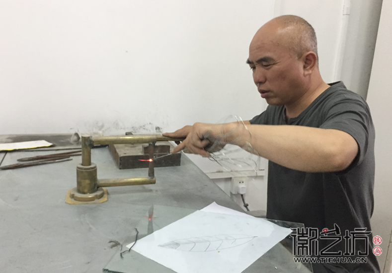 徽艺坊魏民春开启安师大铁画实践课 (6)