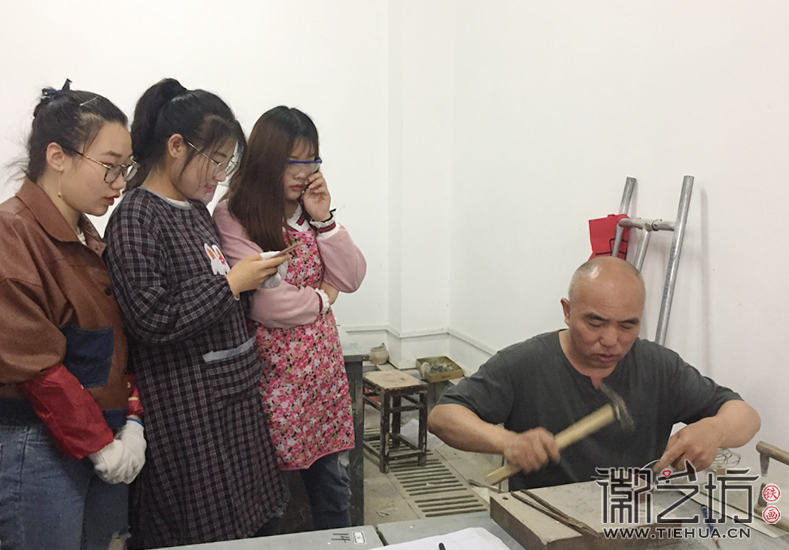 徽艺坊魏民春开启安师大铁画实践课 (5)