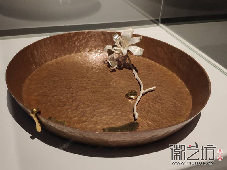 首届工艺美术作品展 (1)