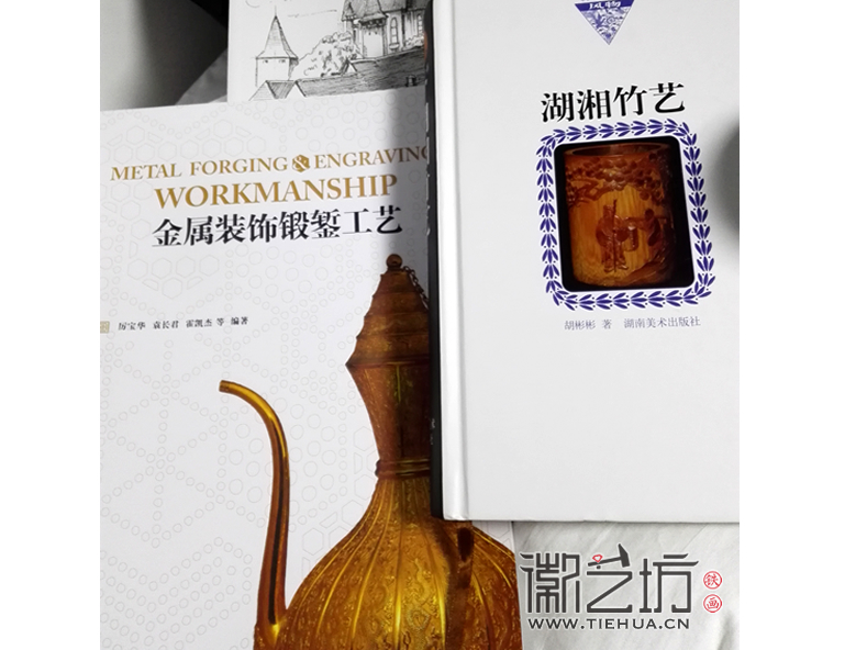 章正贵在上海图书馆看书