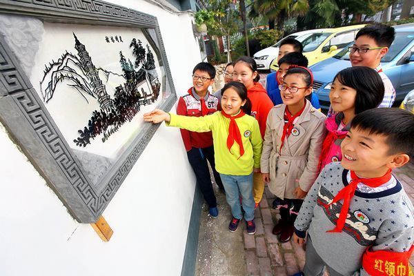 徽艺坊非遗铁画进校园 启发师生热爱传承非遗