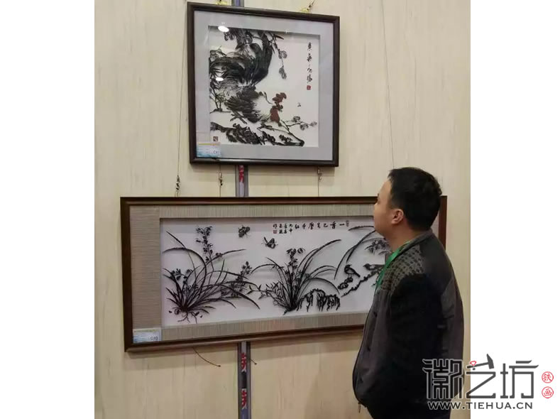 李强驻足自己的作品前展望未来1