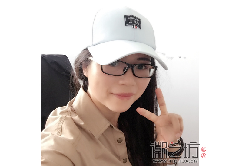 徽艺坊铁画小编自拍照.docx