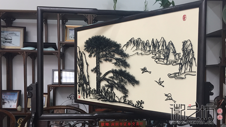鸡翅木双面台屏铁画旋转展示