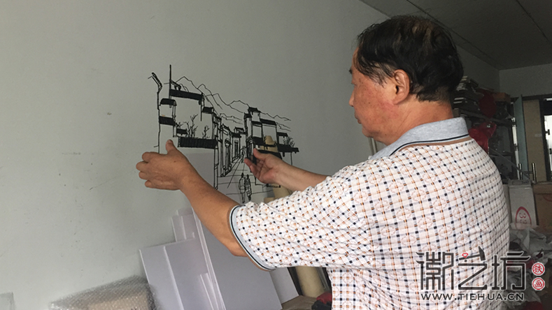鸡翅木双面台屏迎客松六尺巷铁画安装2