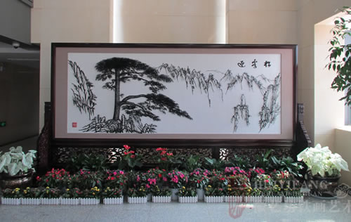 大型迎客松铁画屏风