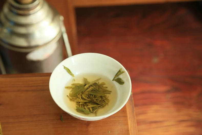 杨光辉爱喝的大碗茶