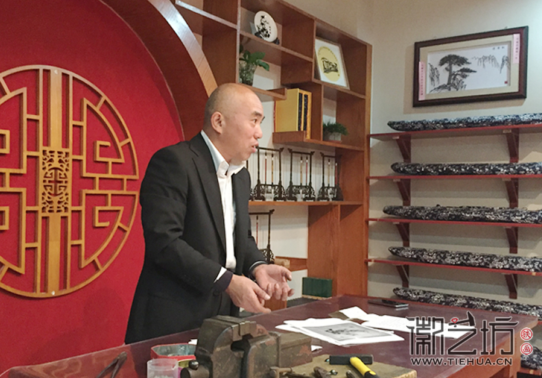 徽艺坊魏民春给小朋友们上了一堂生动的铁画课 (11)