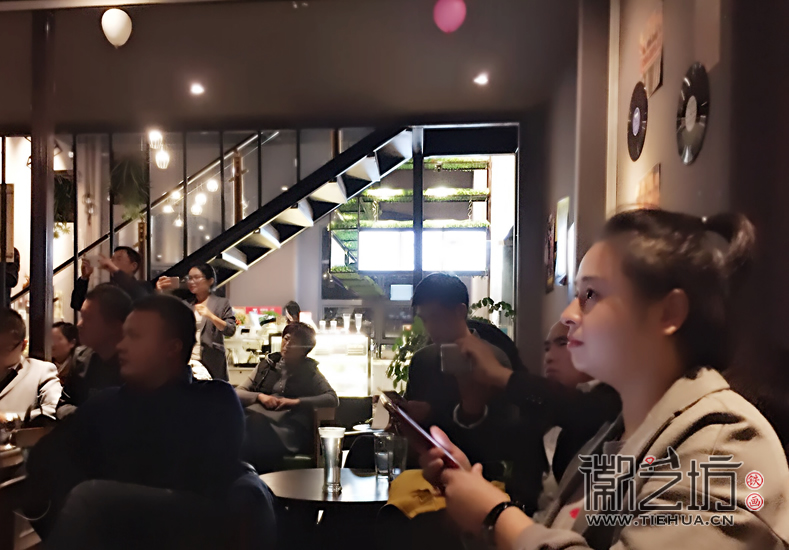 徽艺坊铁画团队齐聚黑云创意谷跟随韩会玲老师学习形象管理 (6)