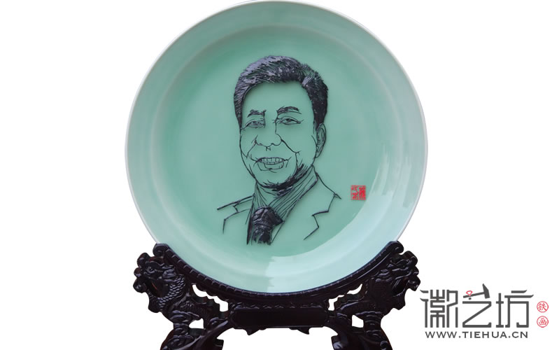 合肥万达城赠送万达副总裁丁本锡肖像铁画
