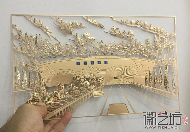济南浆水泉隧道贯通纪念铁画摆台定制案例3